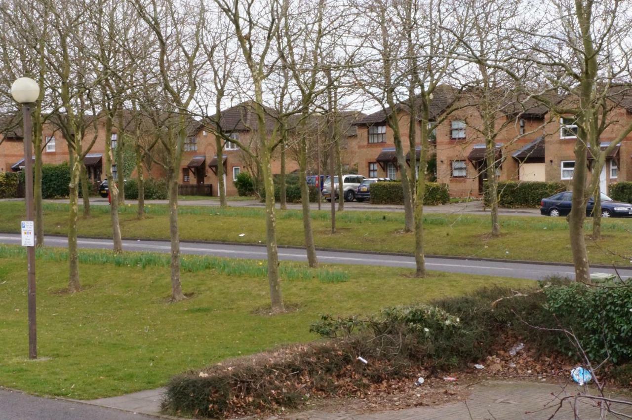 The Oldbrook Apartment Milton Keynes Exterior photo